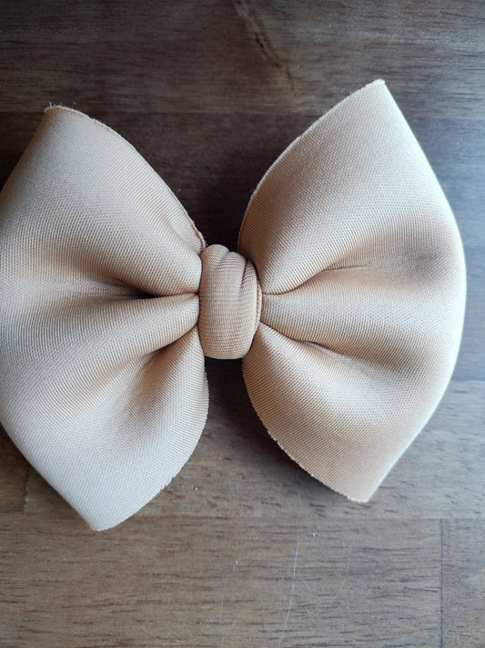 Tan Bow